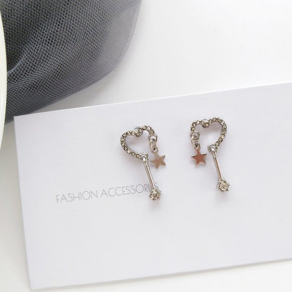 LAST ONE 💖Heart Star Dangle Earrings - Picture 8 of 9